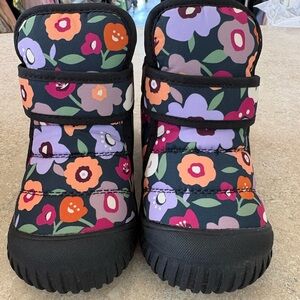 Jan and jul Kids Toasty-Dry Booties - Winter Flowers in box Sz 7 NEW